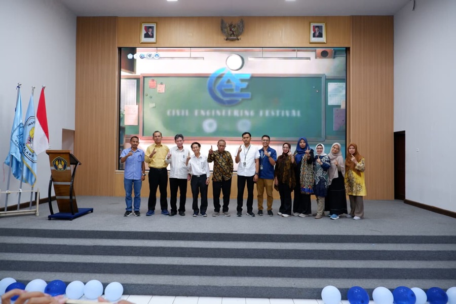 Kepala Prodi Teknik Sipil S-1, ITN Malang, Dr. Yosimson Petrus Manaha, ST., MT., bersama sivitas dan purna tugas Teknik Sipil ITN Malang.