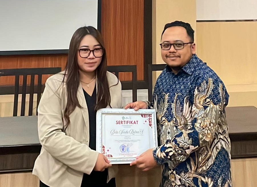 Kaprodi Bisnis Digital S-1, ITN Malang Agung Panji Sasmito bersama Chief Manager Marketing PT Victory International Futures, Dita Vinda Ratna Santia