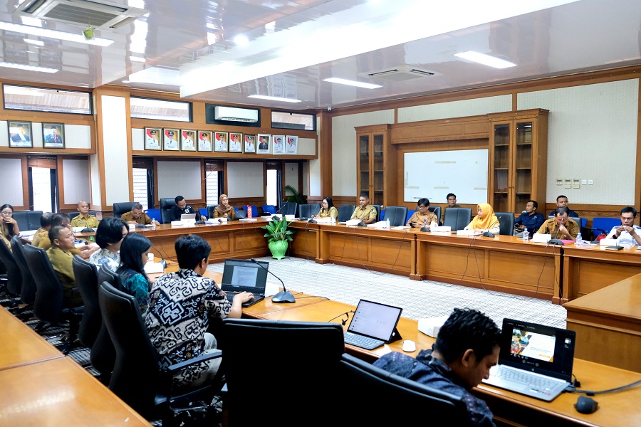 Suasana Forum Konsultasi Publik I Penyusunan RDTR dan KLHS Kawasan Perkotaan Linggang Bigung Kabupaten Kutai Barat yang diikuti oleh Tim Ahli ITN Malang