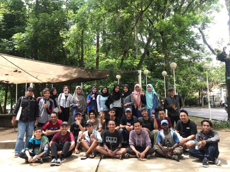 Kumpulkan-Paku-8-kg-Aksi-Cabut-Paku-Upaya-Mahasiswa-ITN-Malang-Selamatkan-Lingkungan-2-768x575
