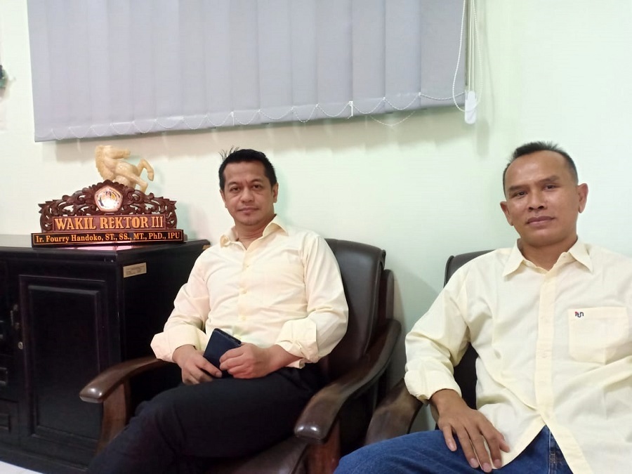 Wakil Rektor III ITN Malang, Ir. Fourry Handoko, Ph.D, IPU, (kiri), dan Ketua Panitia PKKMB ITN Malang Dr. Hardianto, ST, MT