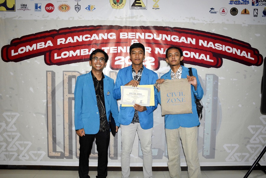 Tim Spectra Ambis Teknik Sipil S-1 ITN Malang Juara Kategori Inovasi dan Strategi Terbaik, pada Lomba Tender Nasional, Civil Zone Universitas Mataram (Unram) 2022, di Kampus Unram, Kota Mataram, NTB (2)