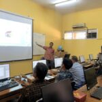 Antonio Heltra Pradana, ST, MURP, dosen PWK ITN Malang saat memberi materi SketchUp kepada Bapelitbang, Kabupaten Berau, Kalimantan Timur, di Training Center PWK ITN Malang