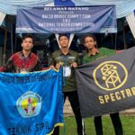 Tim Spectra Ambis Raih Juara Harapan 1 Kompetisi Tender di Universitas Wijaya Kusuma. Kika Muhammad Rafiqy Farhan, Yuda Arya Pangestu, dan Adam Fahrizal Aulia