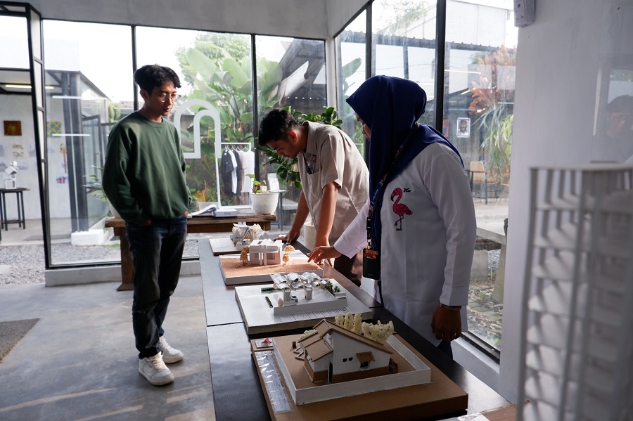 Pameran karya arsitektur ITN Malang diikuti oleh karya terbaik mahasiswa tiap angkatan