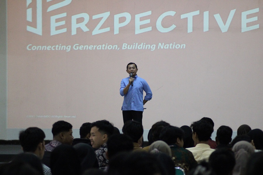 Kaprodi Arsitektur S-1, Ir. Gaguk Sukowiyono, MT., saat memberi sambutan pada acara Kuliah Tamu Sustainable Building and Comfortable Living
