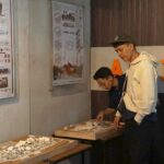 Dua pengunjung pameran terlihat sedang mengamati karya arsitektur mahasiswa ITN Malang di Malang Creative Center, Kota Malang