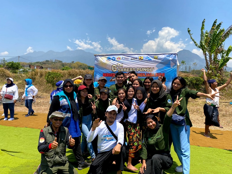 Mahasiswa Teknik Lingkungan S-1 ITN Malang mengikuti kegiatan Sabers Pungli di Kecamatan Junrejo, Kota Batu.