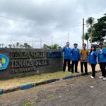 Tim Pom Surya PKM KC 2023 ITN Malang foto di depan PLTS ITN Malang
