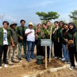 Mahasiswa Teknik Lingkungan S-1 ITN Malang ikut menanam pohon di kawasan Tempat Pembuangan Sampah Akhir (TPA) Supit Urang, Desa Mulyorejo, Kecamatan Sukun, Kota Malang