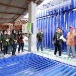 Pembelajaran berbasis proyek, mahasiswa ITN Malang study excursion ke pabrik kripik usus Proyek Brantas Clean Industry Initiative