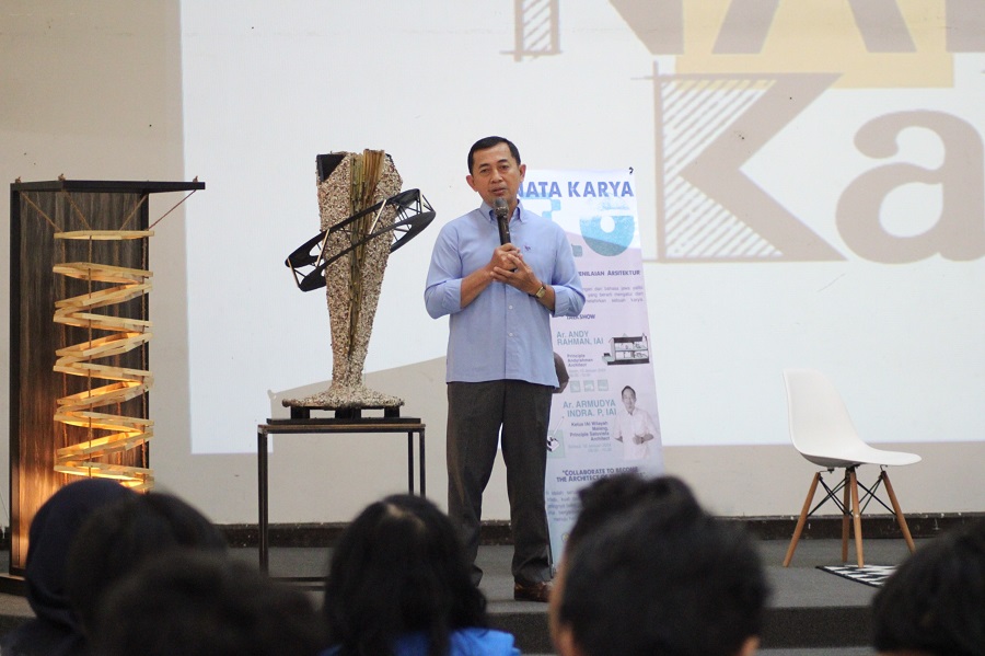 Kaprodi Arsitektur S-1 ITN Malang, Ir. Gaguk Sukowiyono, MT., saat membuka acara Nata Karya 2.0 di Aula Kampus 1 ITN Malang