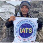 Mulyono alumnus Teknik Sipil S-1 Institut Teknologi Nasional Malang (ITN Malang) angkatan 1980 Pendaki 7 Summits Indonesia