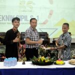 Rektor ITN Malang Awan Uji Krismanto, ST., MT., Ph.D, mendapat potongan tumpeng pertama dari Kaprodi Teknik Sipil S-1 ITN Malang, Dr. Yosimson P Manaha, ST., MT (1)