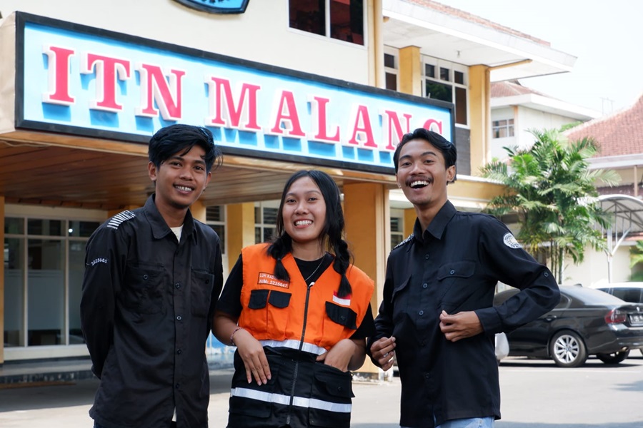 Tim Ganesha Geodetic, Teknik Geodesi ITN Malang. Ki-ka Jusman Prahara, Luh Kadek Dera Erlinda, Ramadhan Bagus Wijayanto. (2)