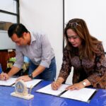 Rektor ITN Malang, Awan Uji Krismanto, ST., MT., Ph.D., dan Ketua Umum Ikatan Surveyor Indonesia (ISI), Viviani Suhar, ST., melakukan penandatanganan kerja sama di Ruang LPPM, ITN Malang