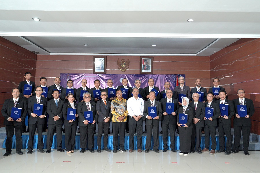 Ikatan Surveyor Indonesia (ISI) melantik 24 profesi surveyor pertama kali, ikut dalamnya Ir. Ketut Tomy Suhari, ST., MT., IPP., IRSurv., dosen Teknik Geodesi S-1, ITN Malang