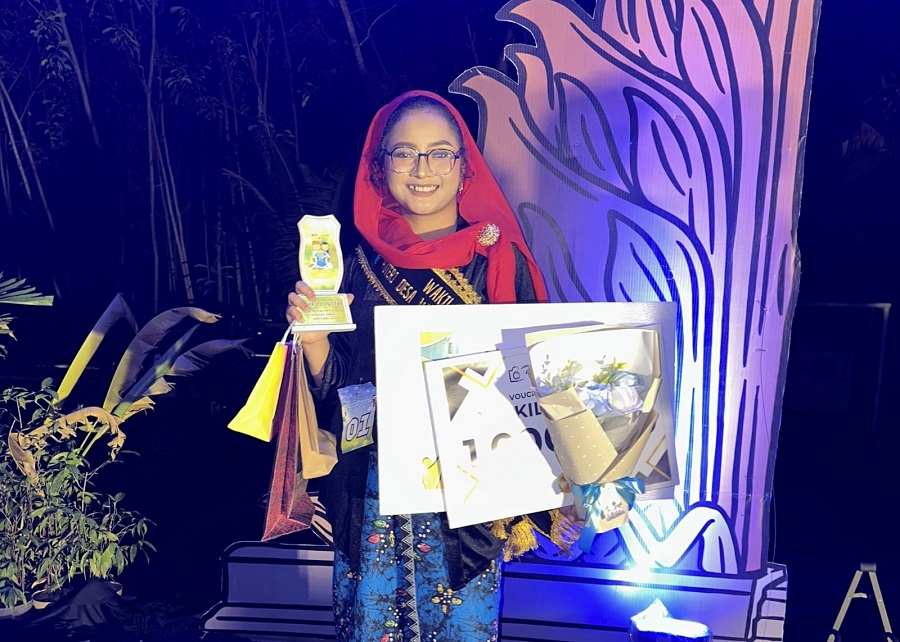Zabel Awalia mahasiswa Teknik Sipil S-1, ITN Malang menyandang Wakil II E-Kraf Putri Desa Wisata Jawa Timur 2024