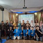 Dekan FTSP ITN Malang, Dr. Debby Budi Susanti, ST., MT., bersebelahan dengan Kaprodi Arsitektur S-1 ITN Malang, Ir. Gaguk Sukowiyono, MT., dan Kades Pongangan Aang Chunaifi