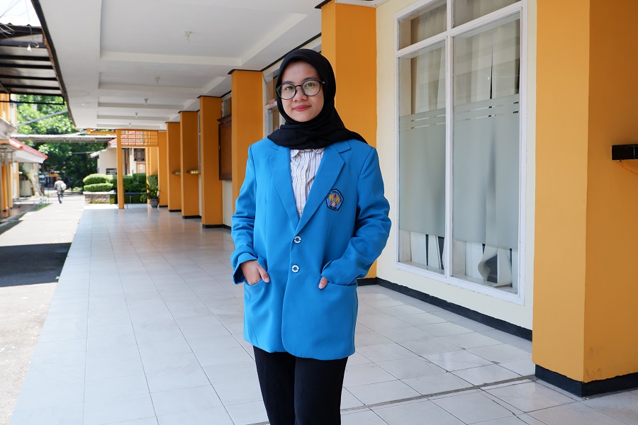 Nurdiva Putri Rahmadini lulusan terbaik Teknik Geodesi S-1, Fakultas Teknik Sipil dan Perencanaan (FTSP), ITN Malang, pada wisuda ke 73 periode 1 tahun 2025