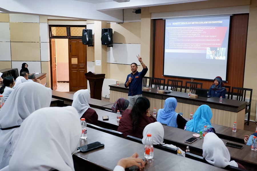 Kepala LP2MB ITN Malang, Adhy Ariyanto, ST., MT., saat mengenalkan keunggulan ITN Malang.