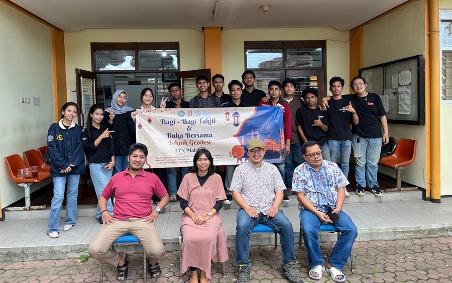 Momen kebersamaan Himpunan Mahasiswa Geodesi dengan para dosen saat Ramadan