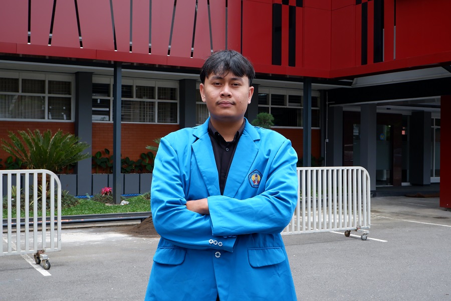 Deslyano Miyola Pratama lulusan terbaik Teknik Lingkungan S-1, Fakultas Teknik Sipil dan Perencanaan (FTSP), ITN Malang pada wisuda ke-75 periode I tahun 2026