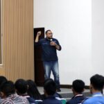 Dr. Ir. Roland Martin Simatupang, ST., MT., M.Sc., saat memberikan materi pada kuliah tamu ECIVE 2026 di Teknik Sipil ITN Malang
