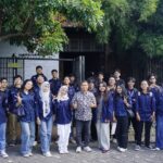 Mahasiswa Arsitektur ITN Malang foto bersama Ar. Andy Rahman, IAI, Principle Andyrahman Architect