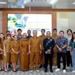 Foto bersama jajaran Pemkab Kutai Barat dan Tim Ahli ITN Malang usai kegiatan Forum Konsultasi Publik I Penyusunan RDTR dan KLHS Kawasan Perkotaan Linggang Bigung (1)