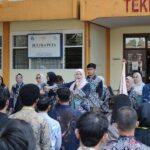 Dekan FTSP ITN Malang, Dr. Debby Budi Susanti, ST., MT., saat menyambut Abhyasa 57 bersama jajaran pimpinan fakultas dan prodi