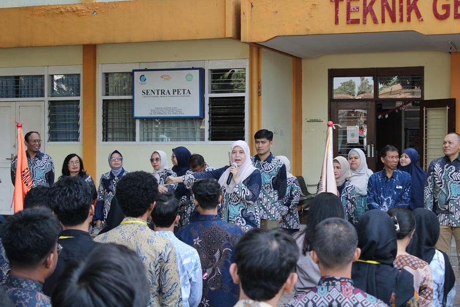 Dekan FTSP ITN Malang, Dr. Debby Budi Susanti, ST., MT., saat menyambut Abhyasa 57 bersama jajaran pimpinan fakultas dan prodi